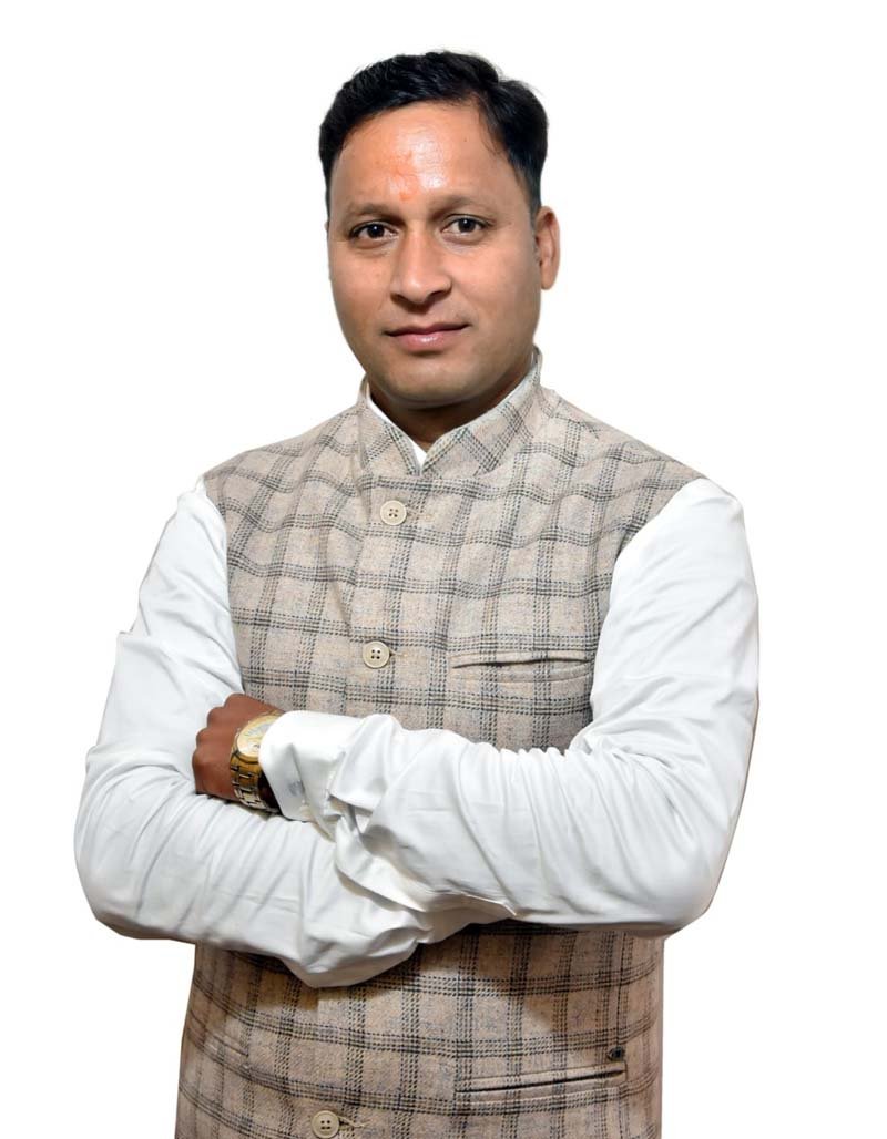 बंजर खेतों में खिला आत्मनिर्भरता का सपना, 200 सेब के पेड़ों के बाद अब 5 हजार पौधों का लक्ष्य