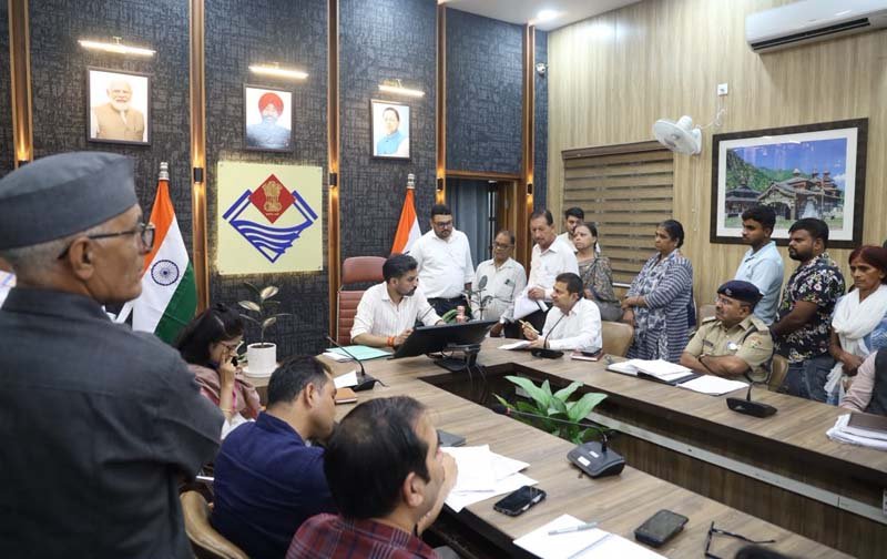 समाधान दिवस में डीएम ने सुनीं 109 शिकायतें,75 वर्षीय बुजुर्ग महिला को सुरक्षा दिलाने के निर्देश