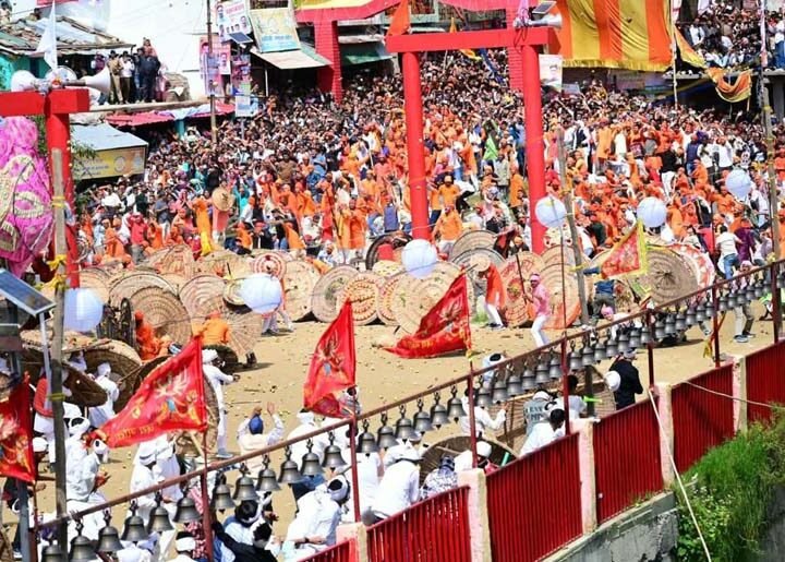 पत्थरों की जंग, आस्था का रंग: देवीधुरा में ऐतिहासिक बग्वाल का भव्य आयोजन