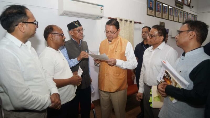 मुख्यमंत्री ने अधिकारियों को कर्मचारी संगठनों की मांगों का नियमानुसार परीक्षण कर समाधान के निर्देश दिए