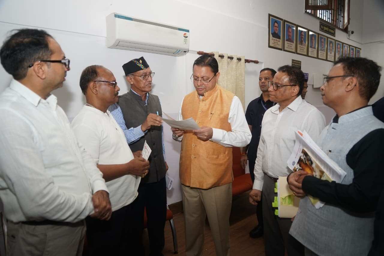 मुख्यमंत्री ने अधिकारियों को कर्मचारी संगठनों की मांगों का नियमानुसार परीक्षण कर समाधान के निर्देश दिए