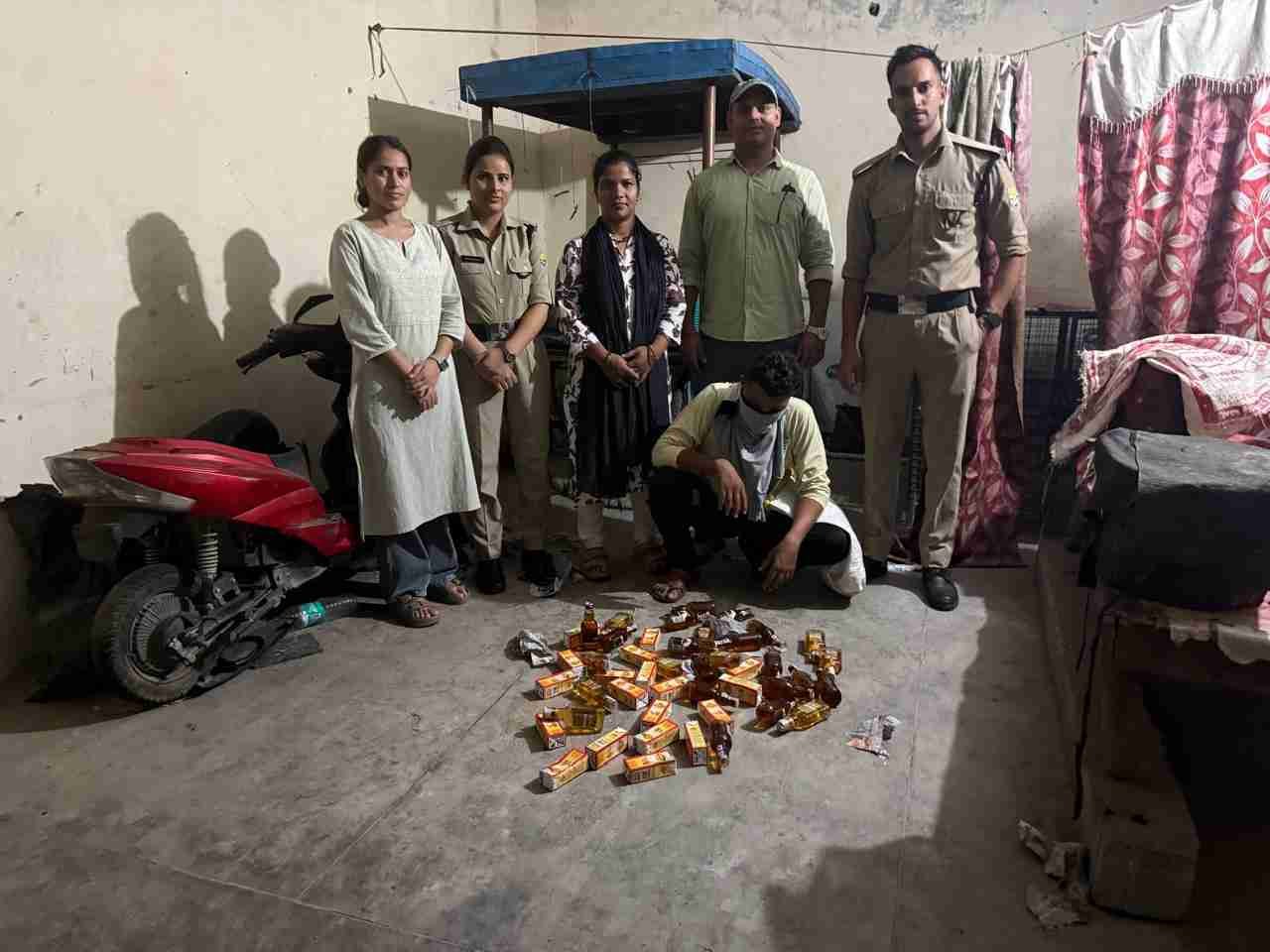 डोईवाला में आबकारी विभाग की छापेमारी, अवैध शराब के साथ एक आरोपी गिरफ्तार