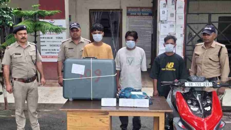 घरों की रेकी कर चोरी करने वाला शातिर गिरोह बेनकाब, कोटद्वार पुलिस ने सरगना समेत 3 आरोपी दबोचे