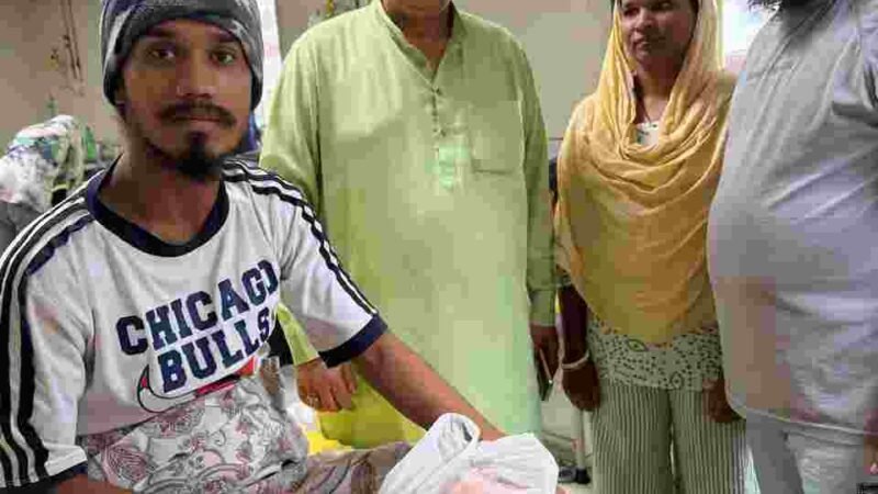 इंसानियत ने बचाई 17 वर्षीय अभिजीत की जिंदगी, समाजसेवी मोहन खत्री ने नि:शुल्क उपलब्ध कराईं जीवनरक्षक दवाइयां