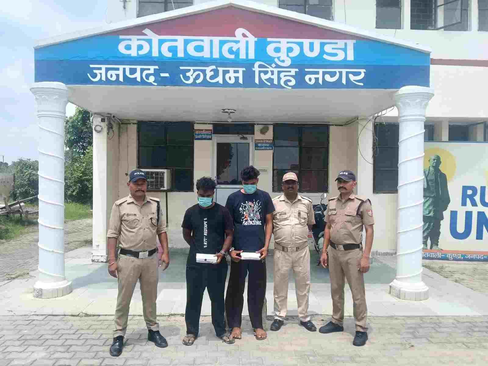 घर में घुसकर जेवरात चोरी करने वाले 02 शातिर अभियुक्त गिरफ्तार, चोरी के जेवरात बरामद