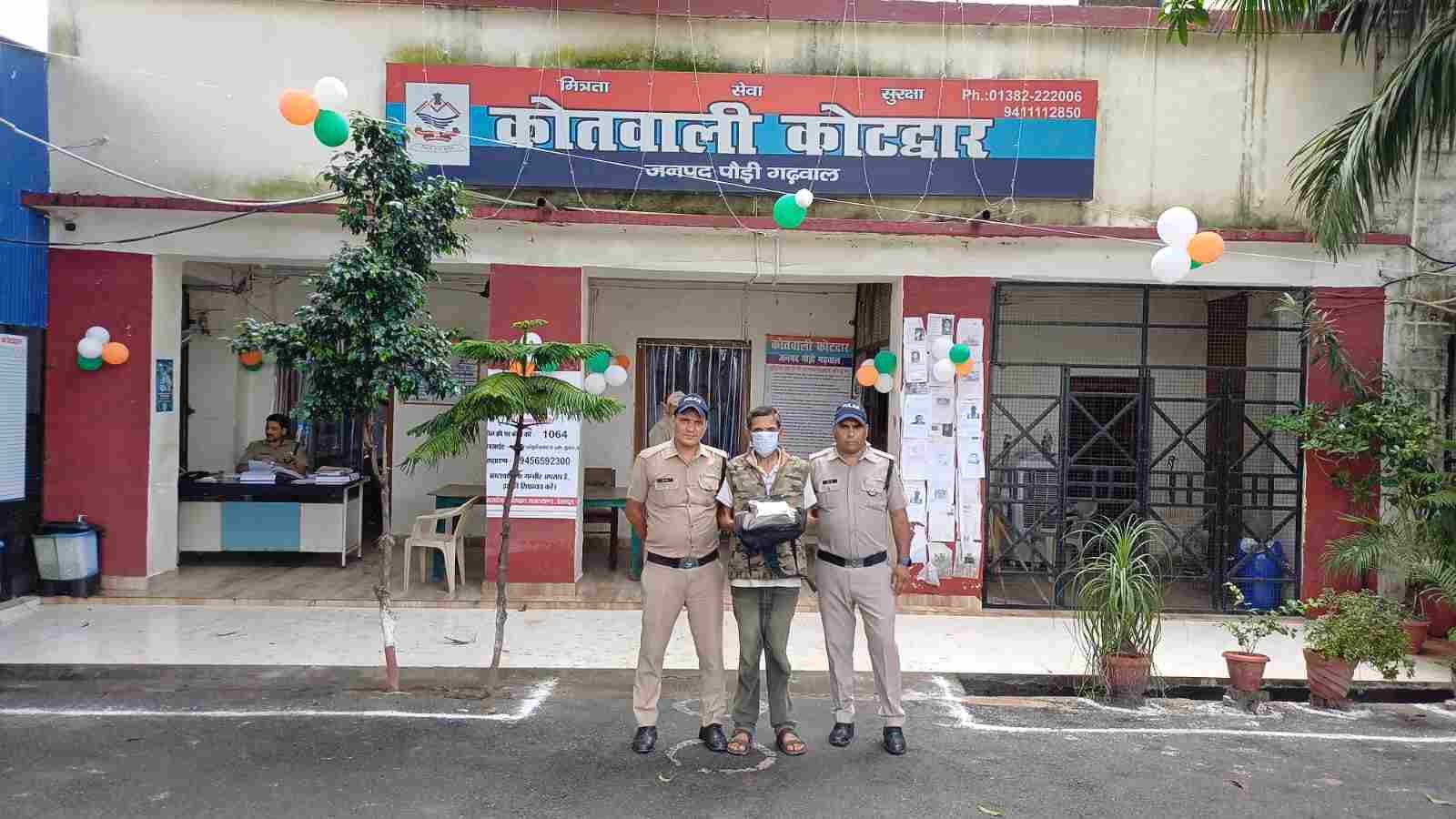 2.046 किलो चरस के साथ हिस्ट्रीशीटर गिरफ्तार, तस्करी में प्रयुक्त कार सीज