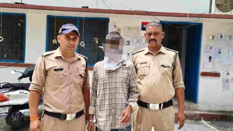 रुद्रपुर हत्या मामले में आरोपी गिरफ्तार, खून से सनी ईंट बरामद