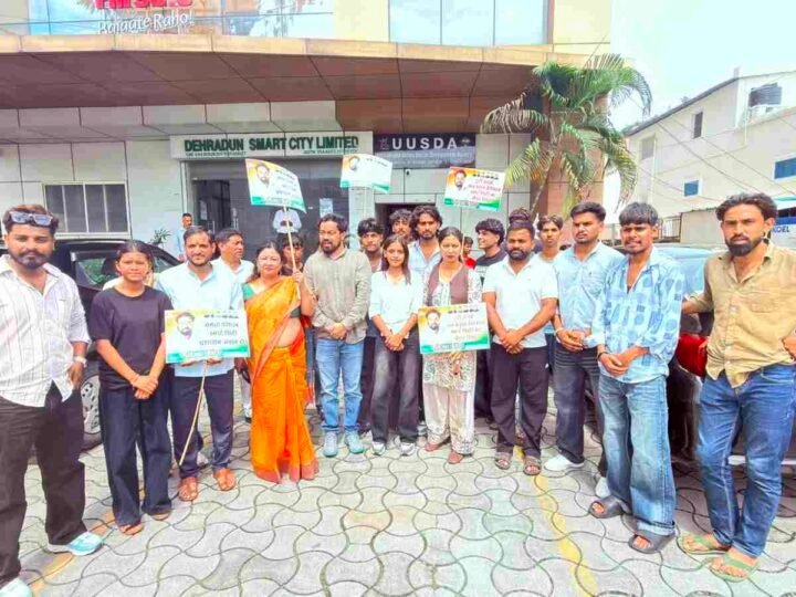 स्मार्ट सिटी के नाम पर जनता बेहाल, जलभराव और बदहाल सड़कों को लेकर कांग्रेस का हल्ला बोल