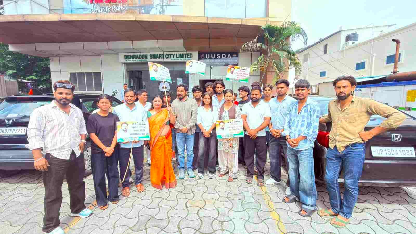 स्मार्ट सिटी के नाम पर जनता बेहाल, जलभराव और बदहाल सड़कों को लेकर कांग्रेस का हल्ला बोल