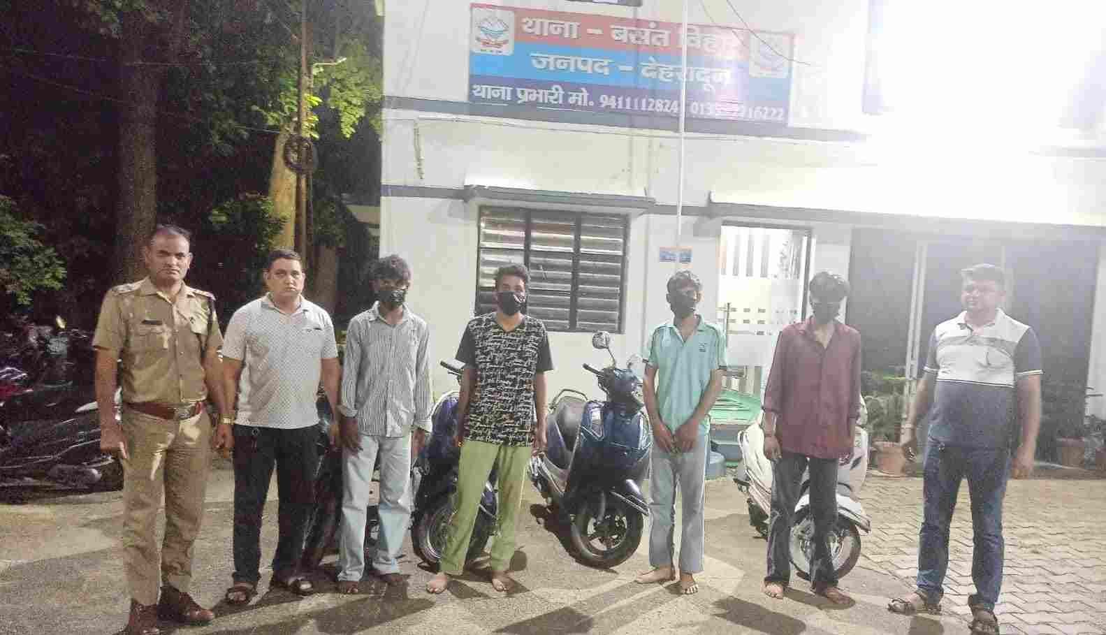 कार पार्किंग को लेकर विवाद में सरेराह मारपीट, दून पुलिस ने चार आरोपियों को दबोचा