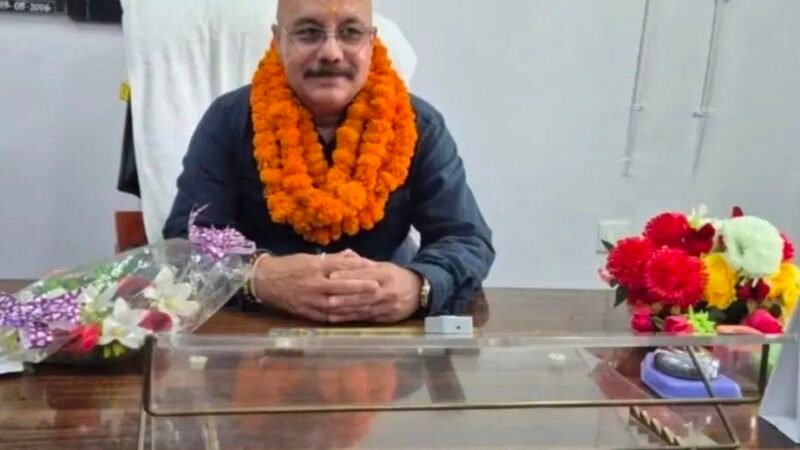 सीएमओ कार्यालय चमोली में चला विशेष सफाई अभियान, स्वच्छता को दैनिक व्यवहार बनाने का आह्वान