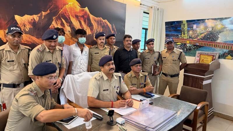 कांवड़ मेले की भीड़ में चेन स्नैचिंग करने वाले दो आरोपी गिरफ्तार, सोने की चेन बरामद