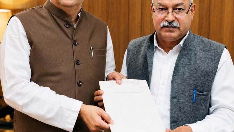 व्यावसायिक प्रशिक्षकों और आउटसोर्सिंग कर्मियों के हक की मांग, मुख्यमंत्री से मिले रघुनाथ सिंह नेगी