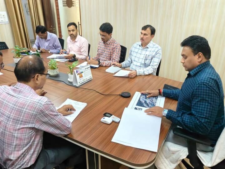 केदारनाथ यात्रा व्यवस्थाओं की वर्चुअल समीक्षा, स्वास्थ्य सेवाओं को मजबूत करने पर जोर