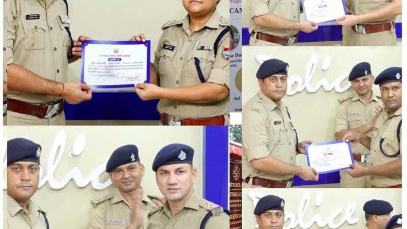 उत्कृष्ट कार्य करने वाले 43 पुलिस अधिकारी-कर्मचारियों को एसएसपी दून ने किया सम्मानित