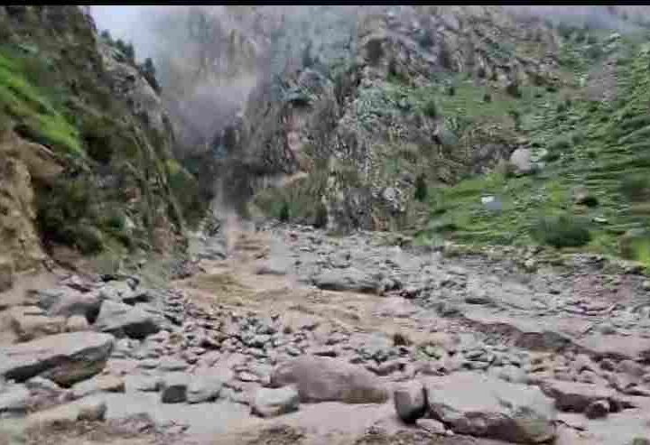 उत्तराखंड के 12 जिलों में अगले 24 घंटे फ्लैश फ्लड का खतरा, मौसम विभाग ने जारी किया अलर्ट