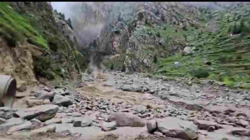 उत्तराखंड के 12 जिलों में अगले 24 घंटे फ्लैश फ्लड का खतरा, मौसम विभाग ने जारी किया अलर्ट
