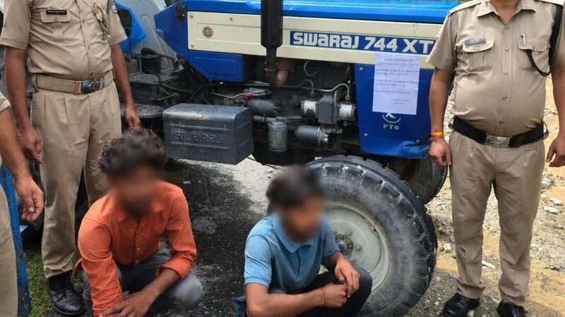 रुद्रप्रयाग पुलिस ने 2 शातिर चोरों को दबोचा, चोरी हुआ ट्रैक्टर देहरादून से बरामद