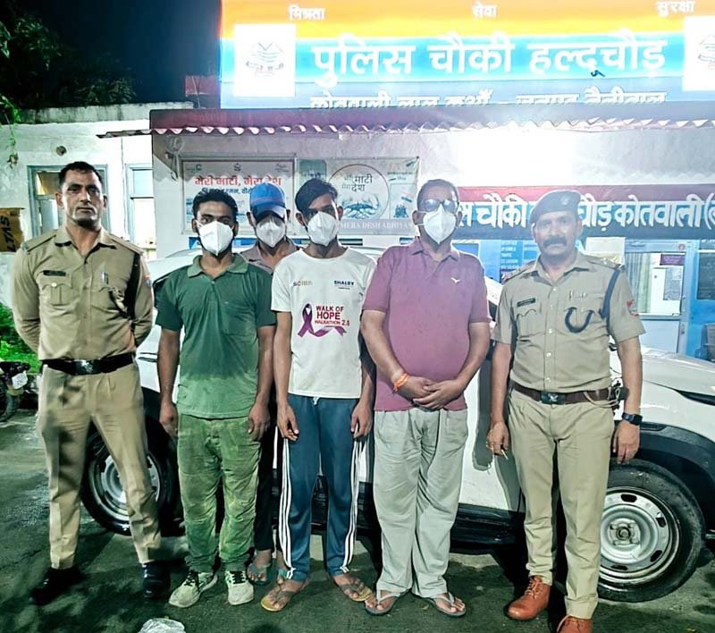 कार में बंधक बनाकर मारपीट और जान से मारने की धमकी देने वाले चार आरोपी गिरफ्तार