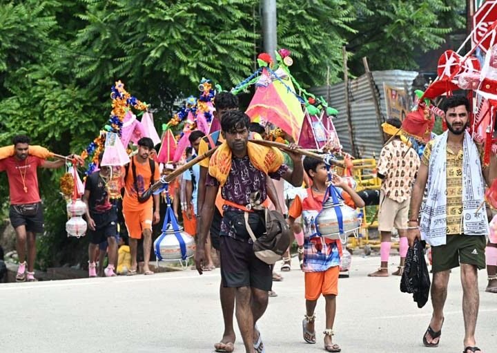 आस्था का उमड़ा सैलाब, चौथे दिन 31.50 लाख शिवभक्तों ने भरा गंगाजल, कुल संख्या 76.85 लाख पहुंची