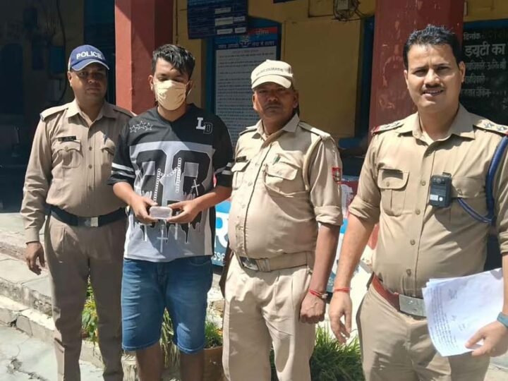 3.78 लाख रुपये की स्मैक के साथ आदतन नशा तस्कर मयूर नेगी गिरफ्तार, एसओजी अल्मोड़ा की कार्रवाई