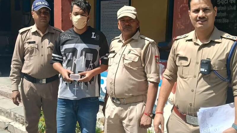 3.78 लाख रुपये की स्मैक के साथ आदतन नशा तस्कर मयूर नेगी गिरफ्तार, एसओजी अल्मोड़ा की कार्रवाई