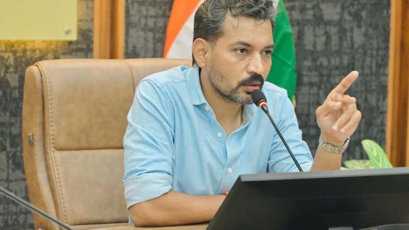 आर्थिक संसाधनों के अभाव में किसी भी बच्चे का उपचार नहीं होगा प्रभावित: डीएम