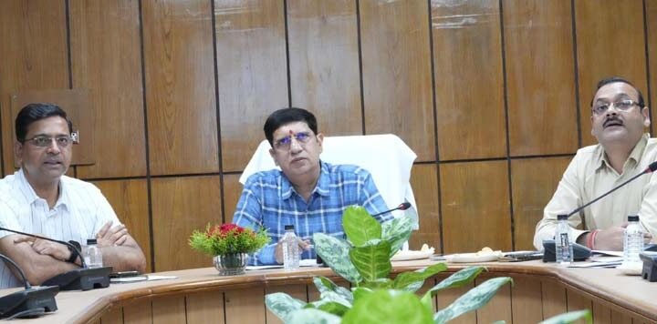 एआई और साइबर सुरक्षा को मजबूत करने पर जोर, आईटीडीए की समीक्षा में मंत्री प्रदीप बत्रा ने दिए निर्देश