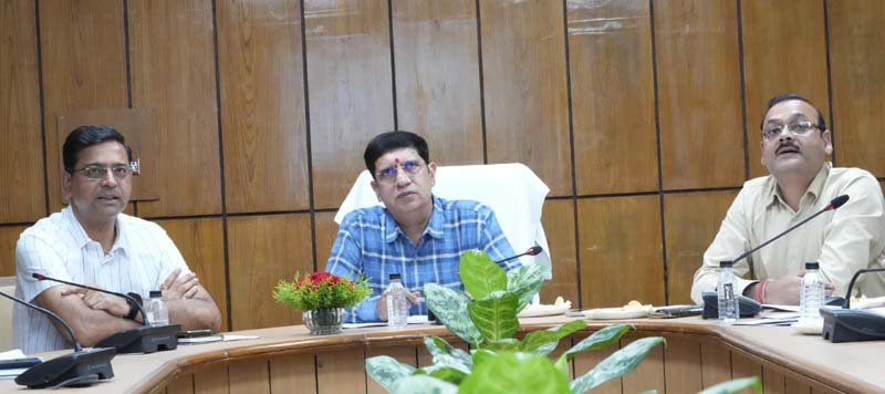 एआई और साइबर सुरक्षा को मजबूत करने पर जोर, आईटीडीए की समीक्षा में मंत्री प्रदीप बत्रा ने दिए निर्देश