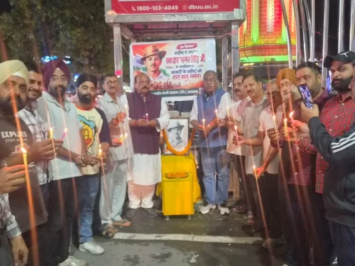 शहीद-ए-आजम भगत सिंह की जयंती पर घंटाघर चौक में श्रद्धांजलि कार्यक्रम, क्रांतिकारियों के बलिदान को किया नमन