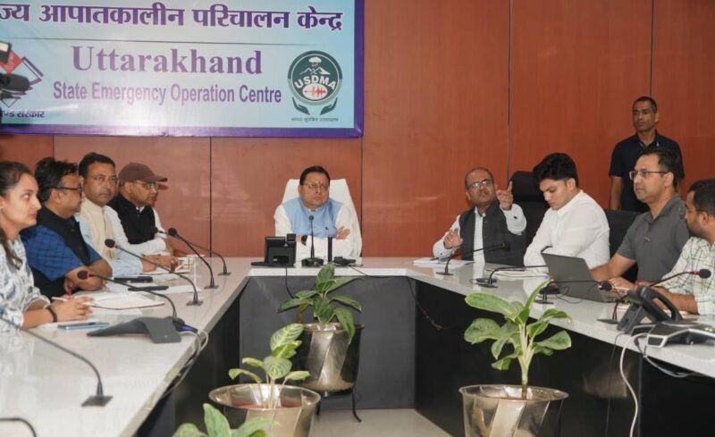 हाई एल्टीट्यूड ट्रेकिंग में फंसे ट्रेकर्स के रेस्क्यू की सीएम धामी ने की समीक्षा, 8 हेलीकॉप्टर तैनात