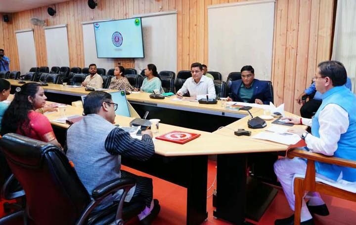 मुख्यमंत्री धामी ने 10,709 श्रमिकों के खातों में हस्तांतरित की 18.49 करोड़ की सहायता राशि