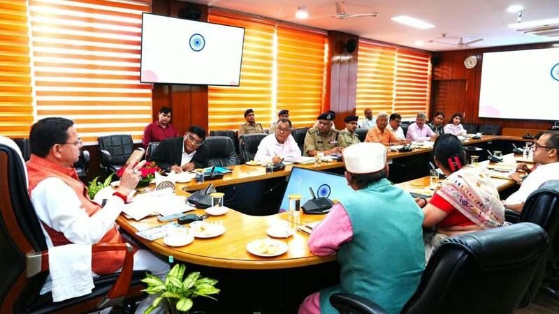 अत्याचार निवारण अधिनियम के मामलों का समयबद्ध निस्तारण सुनिश्चित करें: मुख्यमंत्री धामी
