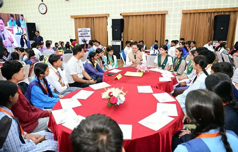 मुख्यमंत्री युवा विद्यार्थी मंथन में 140 विद्यार्थियों से संवाद, सरकारी स्कूलों के कक्षा 10वीं-12वीं के छात्रों को मिलेगा टैब