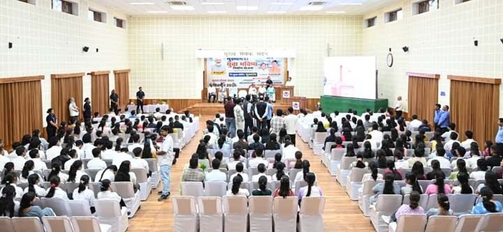 मुख्यमंत्री धामी ने ‘युवा भविष्य निर्माण योजना’ का किया शुभारंभ