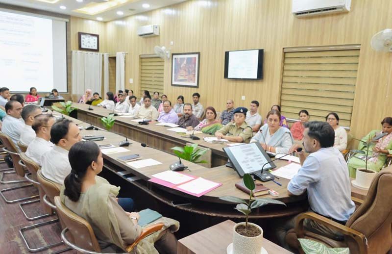 देहरादून में बाल संरक्षण की त्रैमासिक समीक्षा, डीएम ने बच्चों के सर्वोत्तम हित को सर्वोच्च प्राथमिकता देने के दिए निर्देश