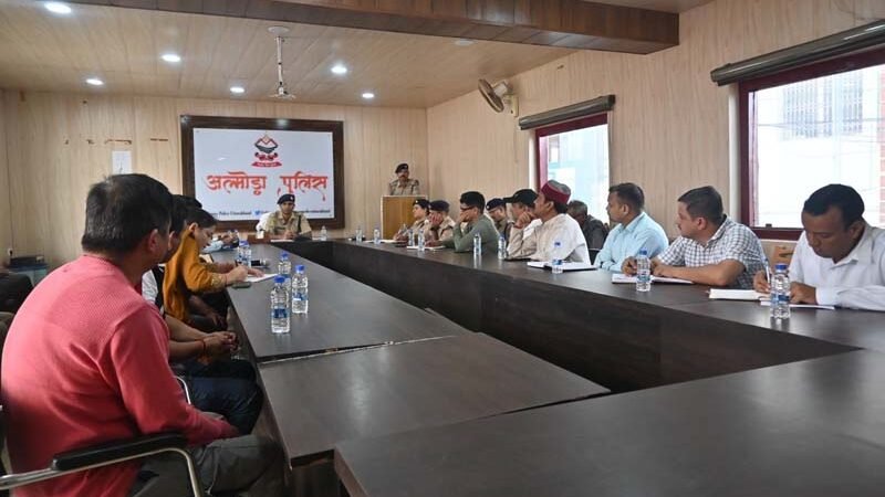 नंदा देवी मेले को लेकर एसएसपी चंद्रशेखर घोडके ने की बैठक, यातायात और सुरक्षा व्यवस्था चाक-चौबंद रखने के निर्देश
