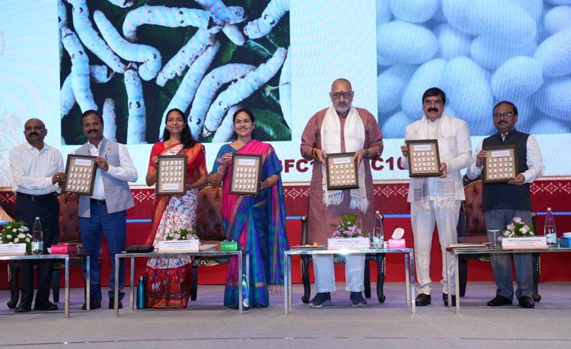 भारत का रेशम उत्पादन 2030-31 तक 60 हजार मीट्रिक टन करने का लक्ष्य: गिरिराज सिंह