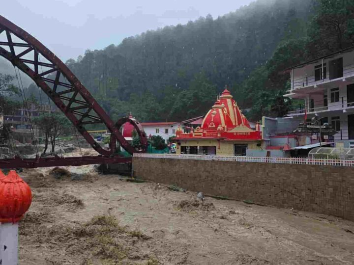 कैची धाम में उफान पर शिप्रा नदी, मंदिर क्षेत्र में पानी का सैलाब; नैनीताल में 47 मार्ग बंद