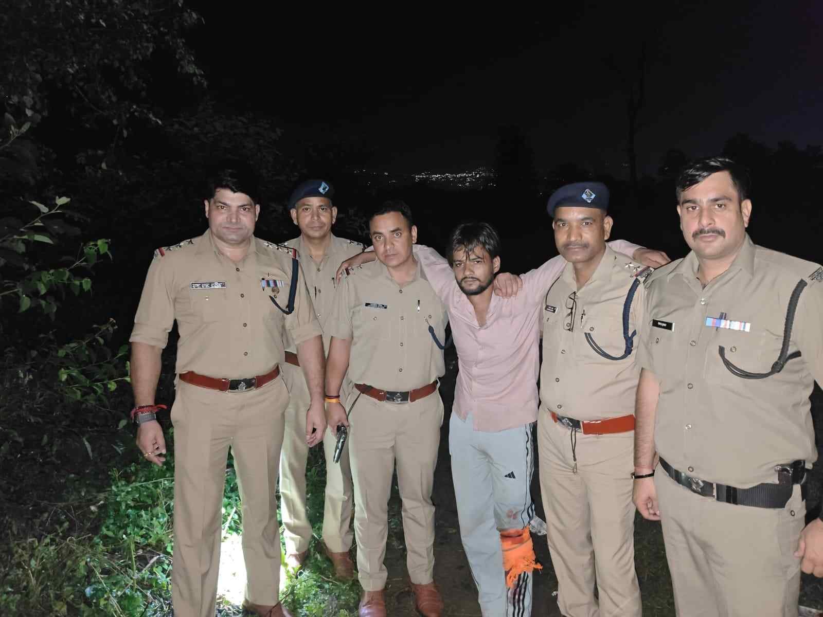 पटेलनगर में पुलिस और बदमाशों के बीच मुठभेड़, ₹5 लाख की सुपारी लेकर बैंककर्मी पर गोली चलाने वाला आरोपी घायल