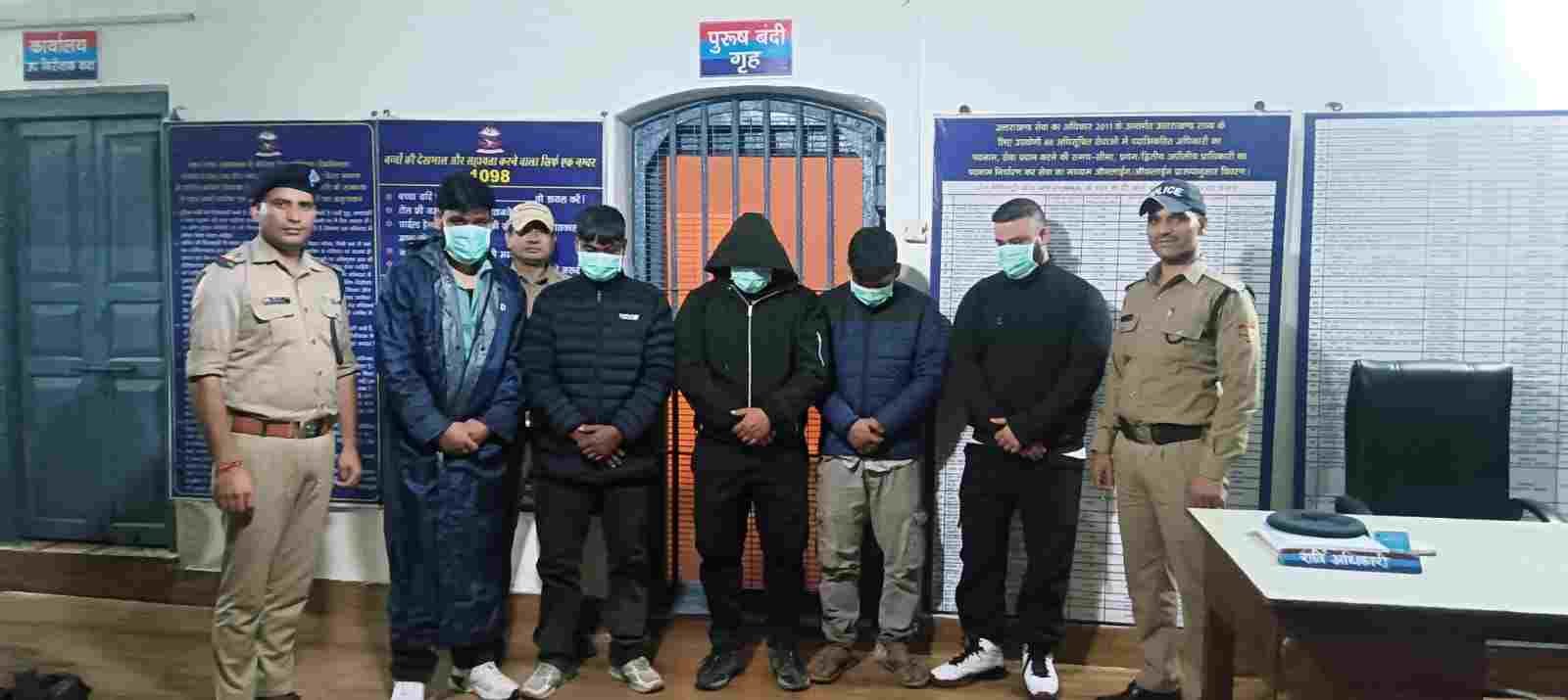 बस अड्डा पौड़ी में मारपीट के मामले में दोनों पक्षों के 5 युवक गिरफ्तार