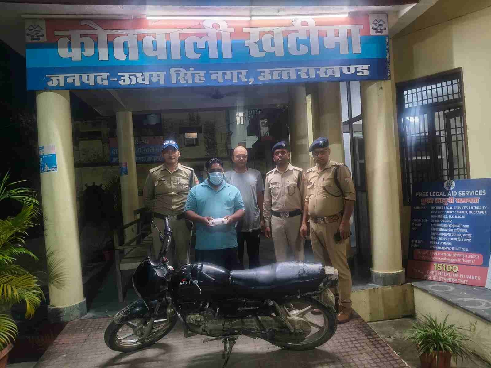 करीब 13 लाख रुपये की स्मैक के साथ नशा तस्कर गिरफ्तार, मोटरसाइकिल से कर रहा था तस्करी
