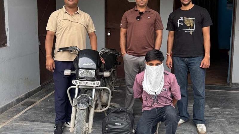 ऋषिकेश में आबकारी विभाग का बड़ा अभियान, तीन आरोपी गिरफ्तार; साढ़े 12 पेटी अवैध शराब बरामद