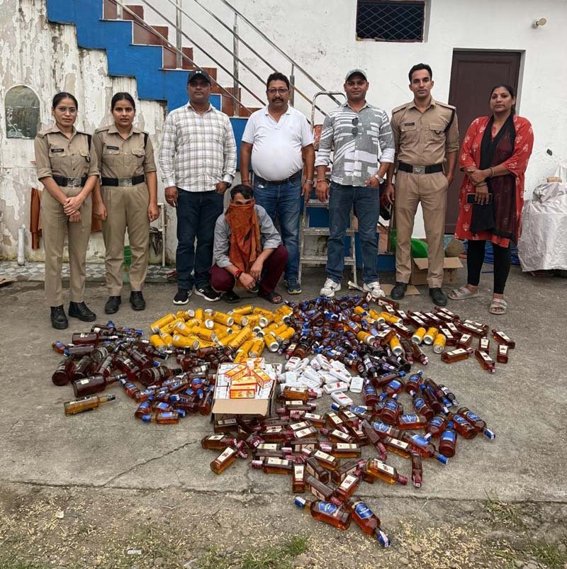 नकरौंदा में आबकारी विभाग की बड़ी कार्रवाई, 11 पेटी अवैध शराब के साथ दो आरोपी गिरफ्तार