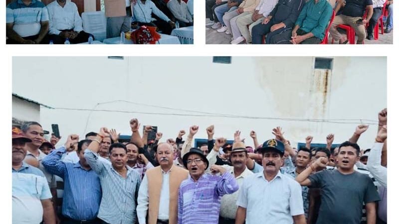 पूर्व सैनिकों ने उठाई समान कार्य के लिए समान वेतन की मांग, रघुनाथ सिंह नेगी बोले- अधिकारों की लड़ाई में मोर्चा साथ