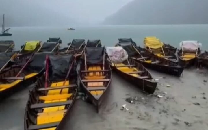 मूसलाधार बारिश से नैनीताल में सन्नाटा, वीकेंड पर गुलजार रहने वाली नैनी झील और मालरोड वीरान