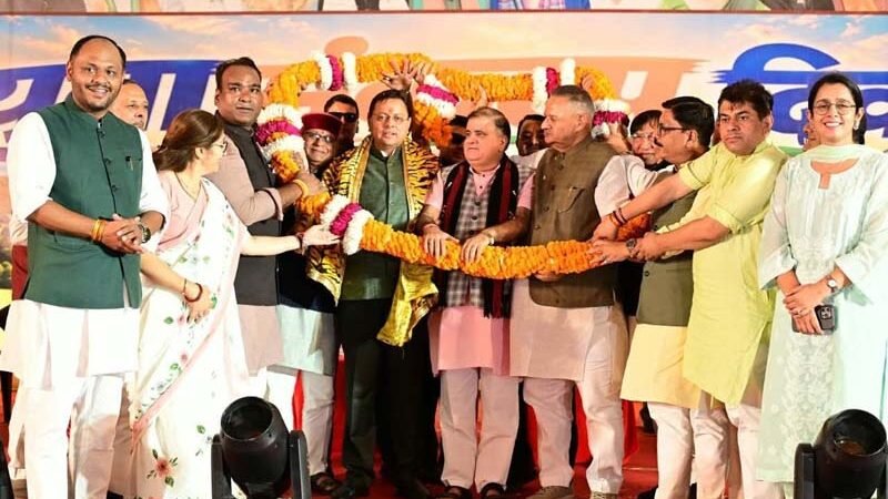 युवाओं से मुख्यमंत्री धामी ने मांगा ‘तीन संकल्पों का गुलदस्ता’, कहा- मेहनत को आदत और अनुशासन को बनाएं पहचान