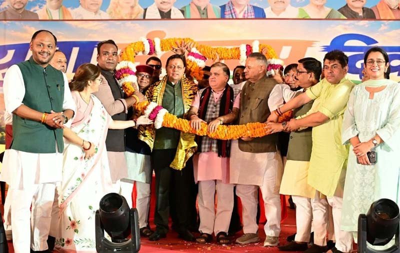 युवाओं से मुख्यमंत्री धामी ने मांगा ‘तीन संकल्पों का गुलदस्ता’, कहा- मेहनत को आदत और अनुशासन को बनाएं पहचान