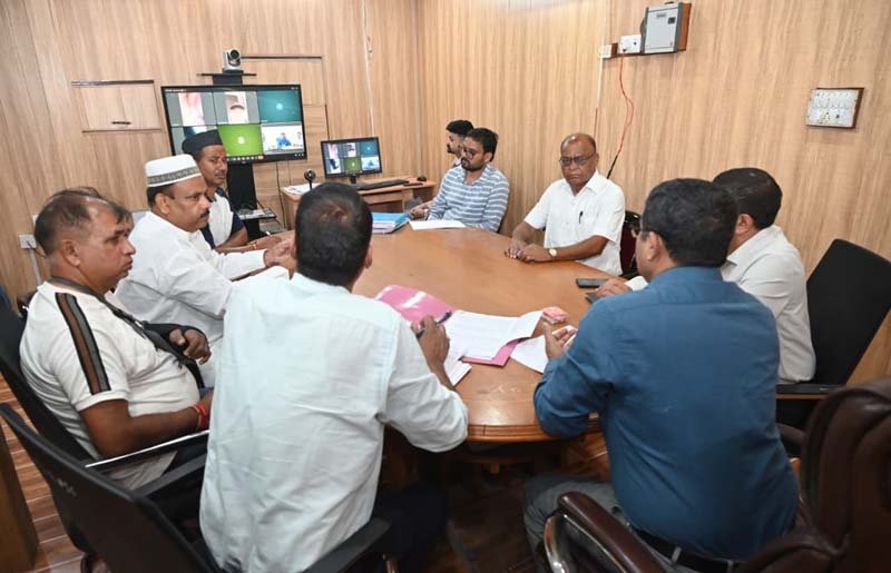 मान्यता प्राप्त राजनीतिक दलों के साथ अपर जिलाधिकारी विवेक राय ने एस आई आर सम्बंधित बैठक की।