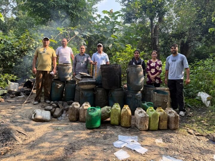 ऋषिकेश में अवैध शराब की भट्टी पर आबकारी विभाग का छापा, 80 लीटर कच्ची शराब बरामद